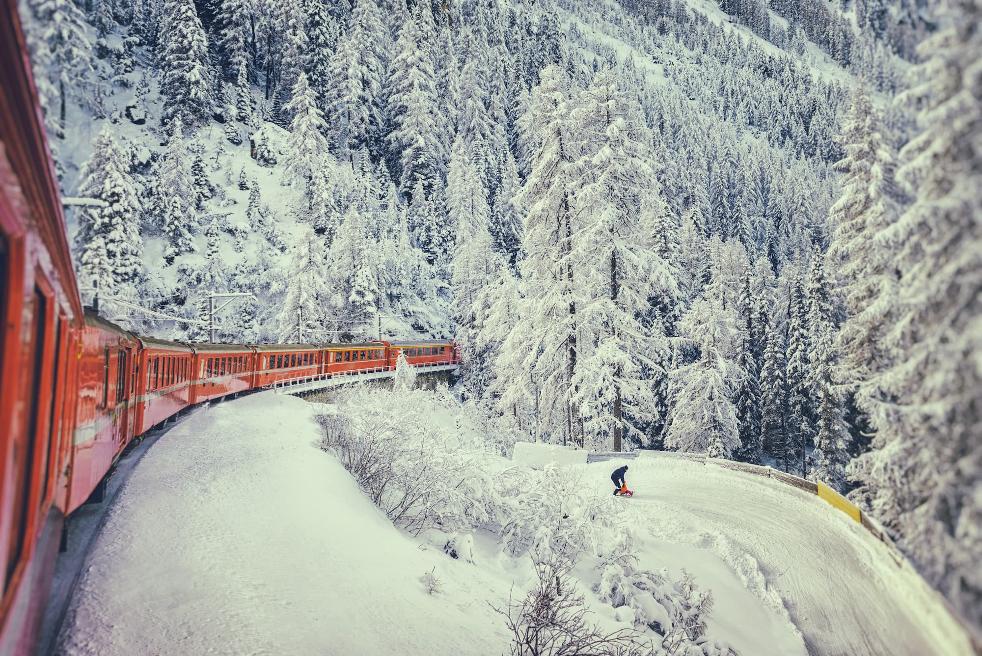 Bus + Trenino Rosso + St Moritz + Chiavenna + Luoghi dei Promessi Sposi + 4 Notti