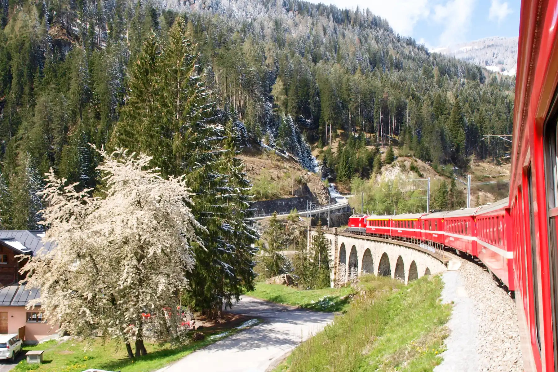 Alpi Retiche: guida completa tra natura, vette e cultura