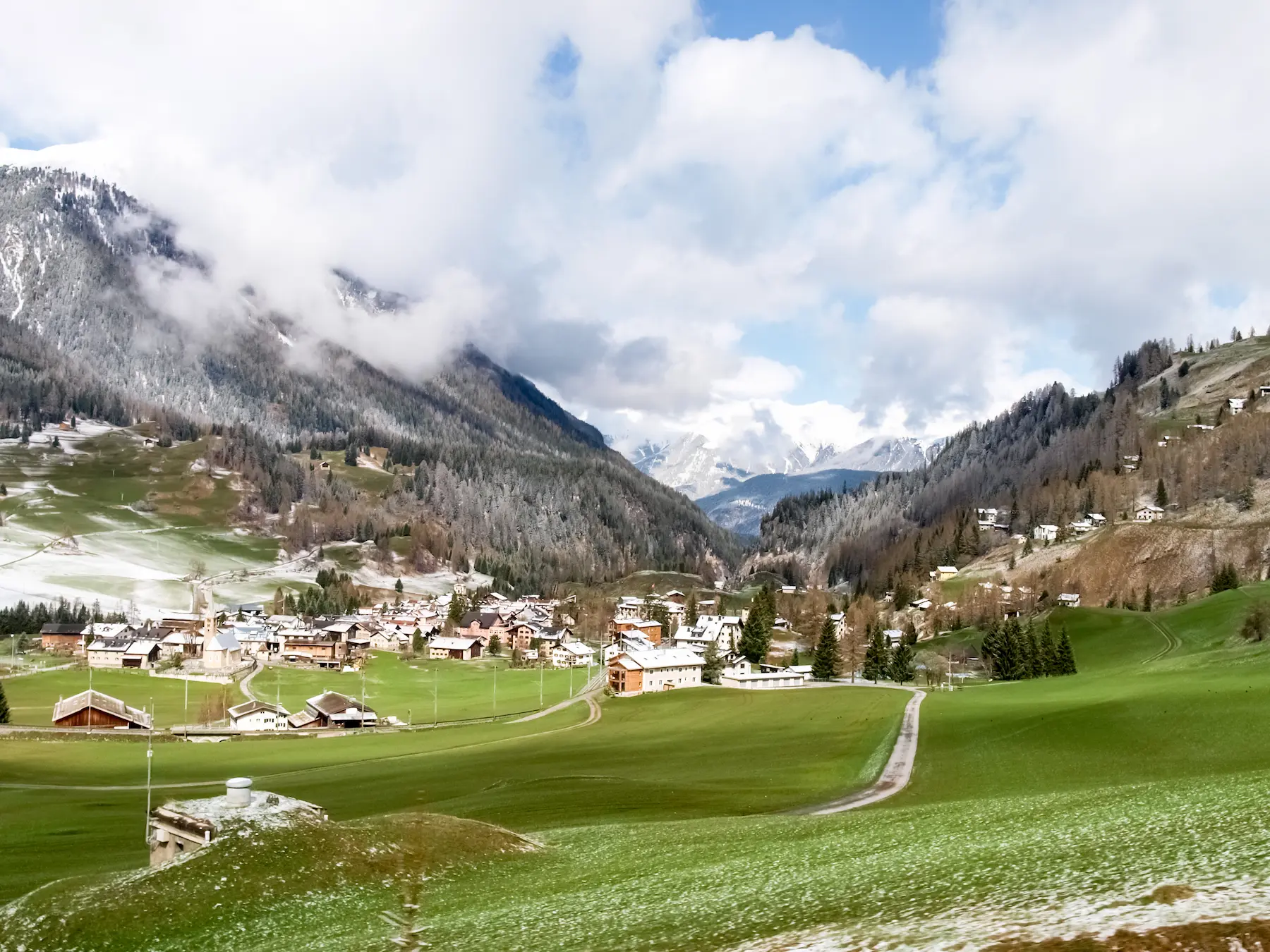 Alpi Retiche: guida completa tra natura, vette e cultura